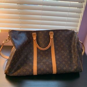 55 Louis Vuitton Travel Bag